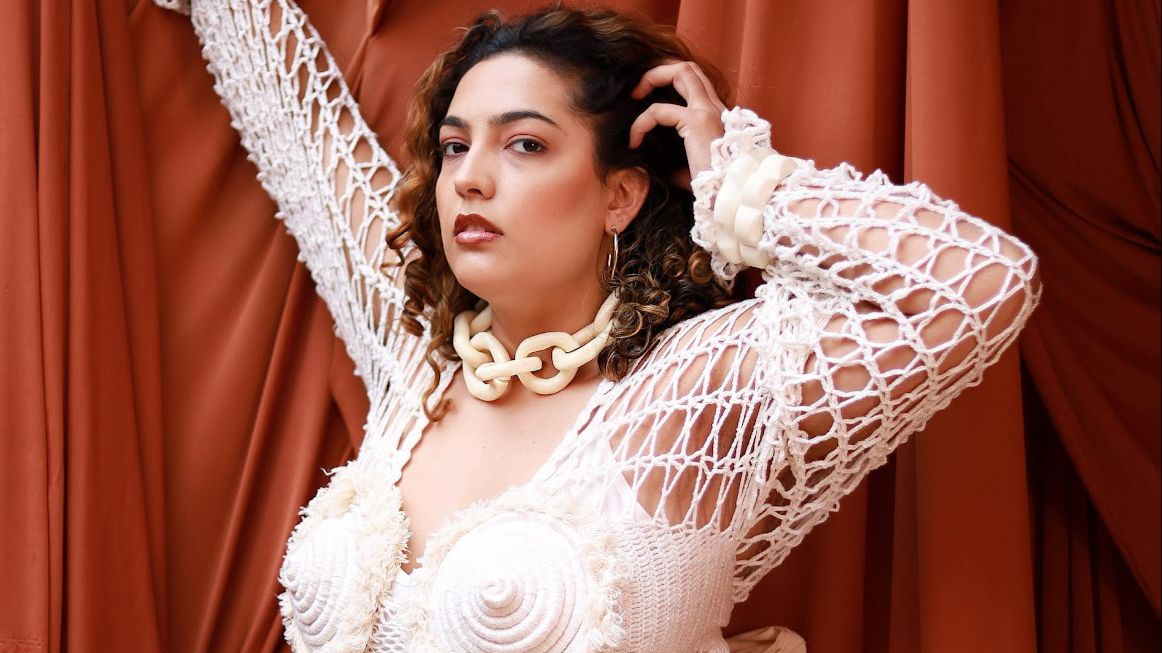 Camila Moura lança marca de cosméticos e destina parte das vendas para ONG na Maré