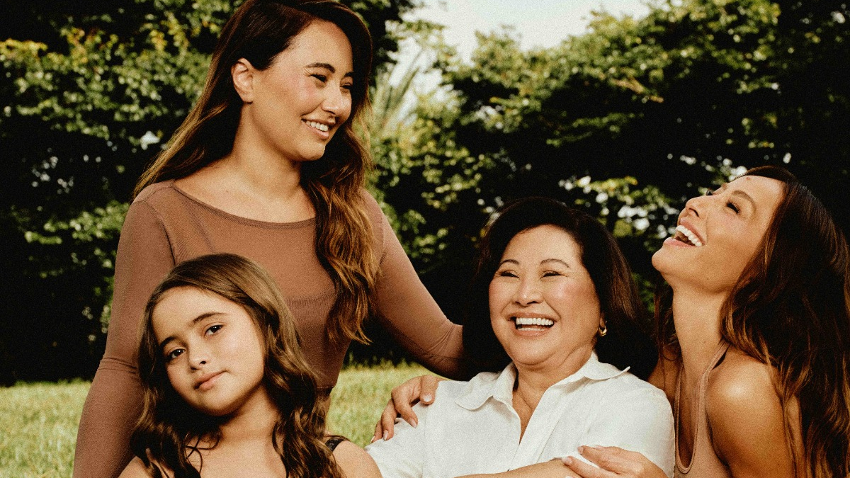 Sabrina Sato estrela campanha de 'Dia das Mães' em família
