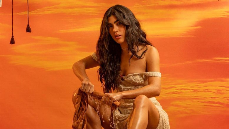 Cantora Ananda Paixão na capa do single 'Emocionada'