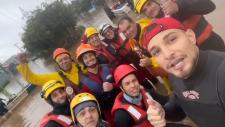 MC Gui é resgatado por bombeiros após seu barco afundar no RS; veja vídeo