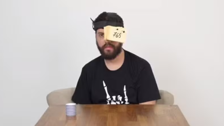 Diogo Defante mostra 'novo olho' após cirurgia; veja vídeo