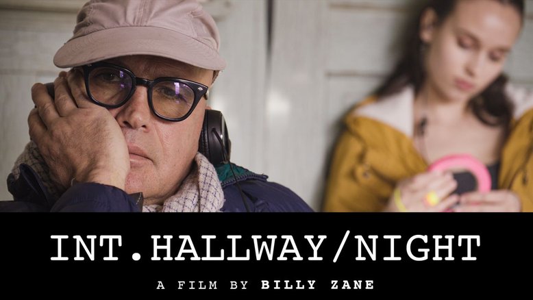 Cena do filme 'INT.HALLWAY_NIGHT', de Billy Zane