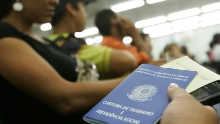 Desemprego de 7,5% é o menor em 10 anos para abril, diz IBGE
