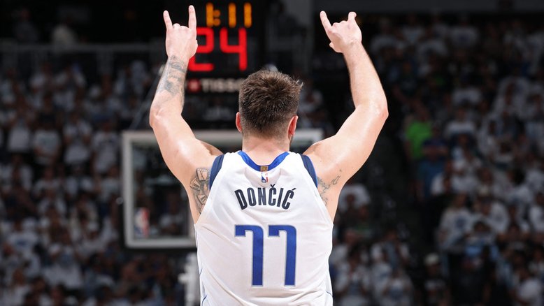 Luka Doncic obtém 79º 'triple-double' na 7º vitória seguida do Dallas e supera lendas da NBA