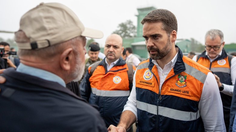 Eduardo Leite e Lula se encontram em Santa Maria (RS).