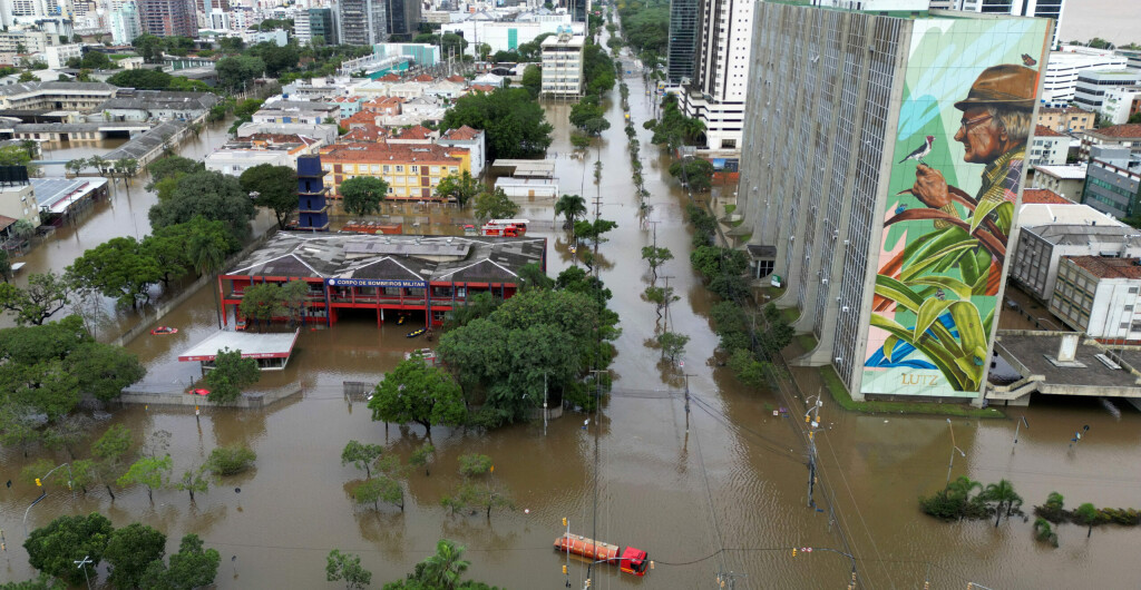 Porto Alegre tem sistema colapsado e usa bombas emprestadas para drenar enchente