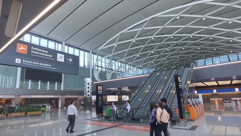 Aerolíneas, Gol e Latam cancelam voos na Argentina por greve geral contra Milei