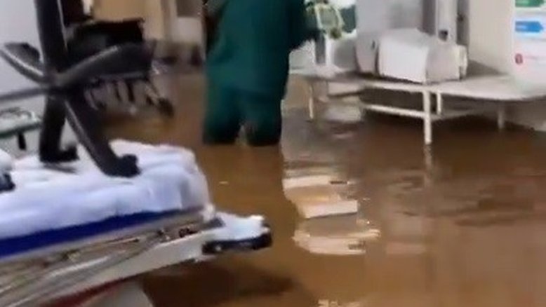 Hospital em Três Coroas (RS) é inundado pela chuva.