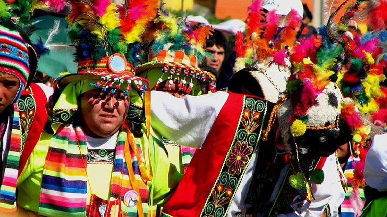 Indígenas quéchuas durante o festival Tinku