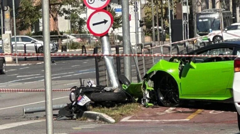 Lamborghini destruída na Av. Brigadeiro Faria Lima