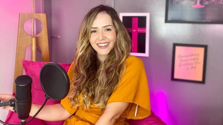 Dubladora brasileira Lhays Macedo