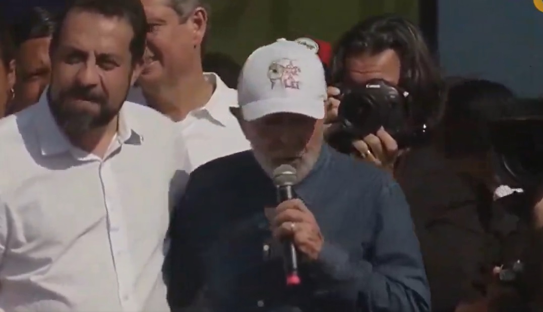 Lula e Boulos durante ato de 1º de Maio