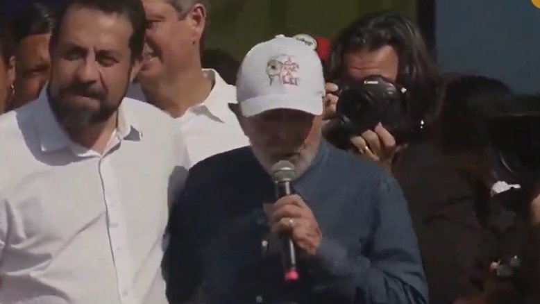 Lula e Boulos durante ato de 1º de Maio