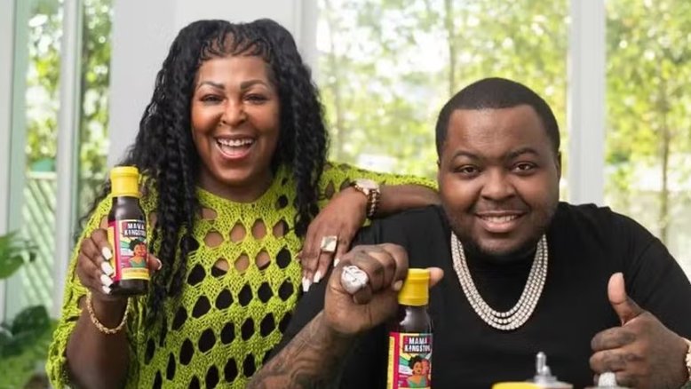 Mama Kingston posa ao lado de Sean Kingston