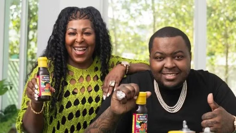 Mama Kingston posa ao lado de Sean Kingston