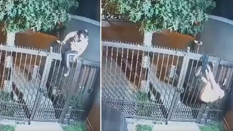 Mulher tenta furtar casa e fica pendurada e seminua no portão