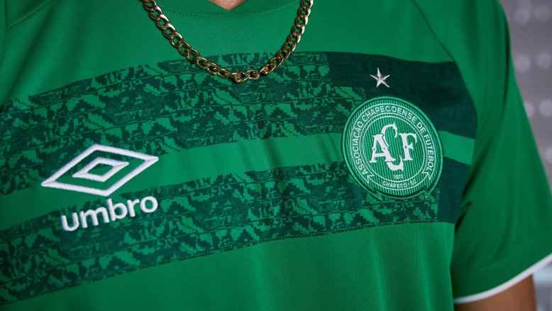 Chapecoense e Umbro lançam novos uniformes do clube com homenagem à Arena Condá
