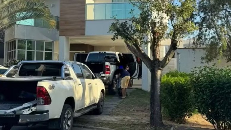 Telefone de ouro e bens avaliados em R$ 30 milhões: casal de influenciadores é preso no ES por promover 'Jogo do Tigrinho'