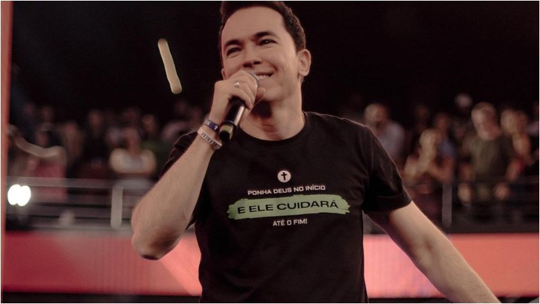 Em mais um vídeo, pastor Lucinho Barreto diz que também beija a boca do filho