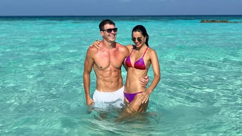 Rodrigo Faro posa ao lado da esposa Vera Viel