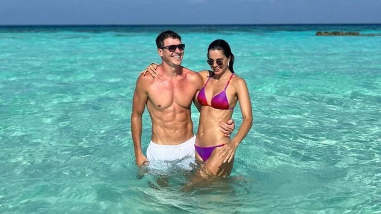 Rodrigo Faro posa ao lado da esposa Vera Viel