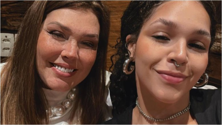 Simony se declara para a filha em seu aniversário de 21 anos: 'Meu colo sempre vai estar aqui’