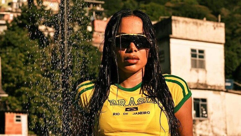 Anitta estreia shows de turnê americana com ingressos de até R$ 2.000