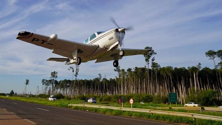 Prefeitura organiza pista na BR-116 para chegada de mantimentos