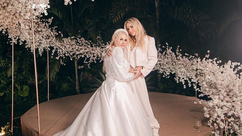 230 convidados, R$ 800 mil investidos e vestido com cristais: tudo sobre o casamento de Monique Evans e Cacá Werneck