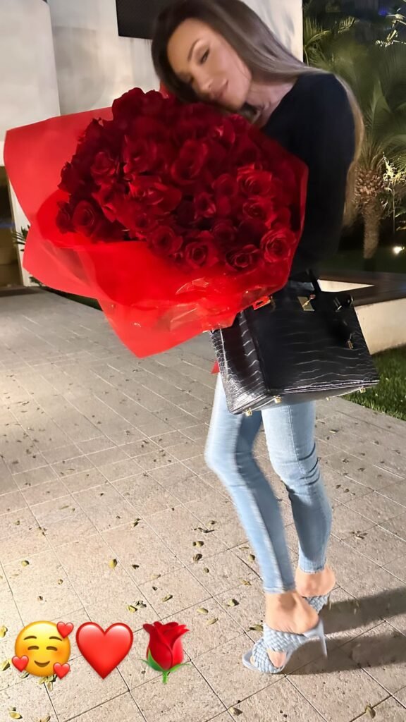 Apaixonado? Ator da Globo envia flores para Maya Massafera 4 Apaixonado? Ator da Globo envia flores para Maya Massafera