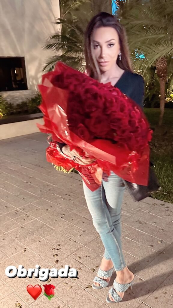 Apaixonado? Ator da Globo envia flores para Maya Massafera 3 Apaixonado? Ator da Globo envia flores para Maya Massafera