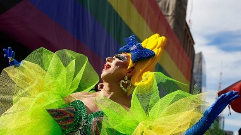 28ª Parada do Orgulho LGBT+ atrai multidão para a Avenida Paulista