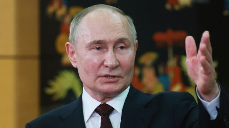 Rússia liberta jornalista em troca de prisioneiros com EUA