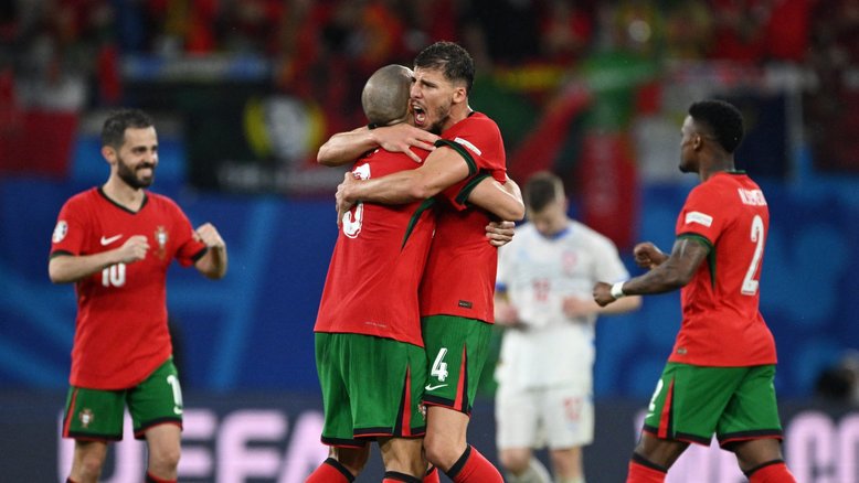 Portugal sofre mas arranca virada no final e estreia na Eurocopa com vitória