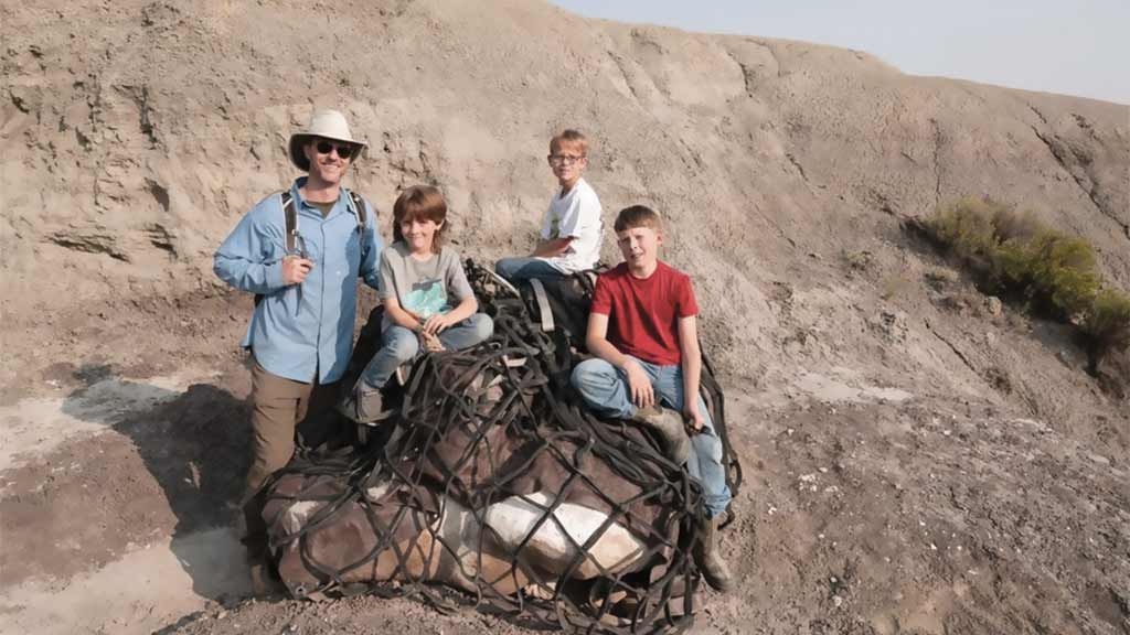 Crianças que descobriram dinossauro ‘Teen Rex’ ganham documentário