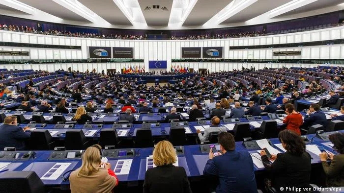 Entenda como funciona o Parlamento Europeu, que será renovado neste fim de semana