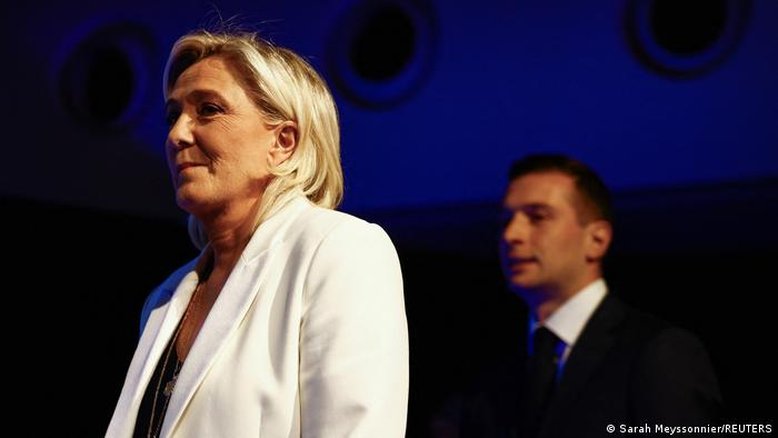 Aproximação com ultradireita racha conservadores na França