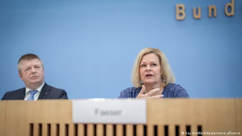 Extremismo de direita ameaça democracia alemã, diz ministra