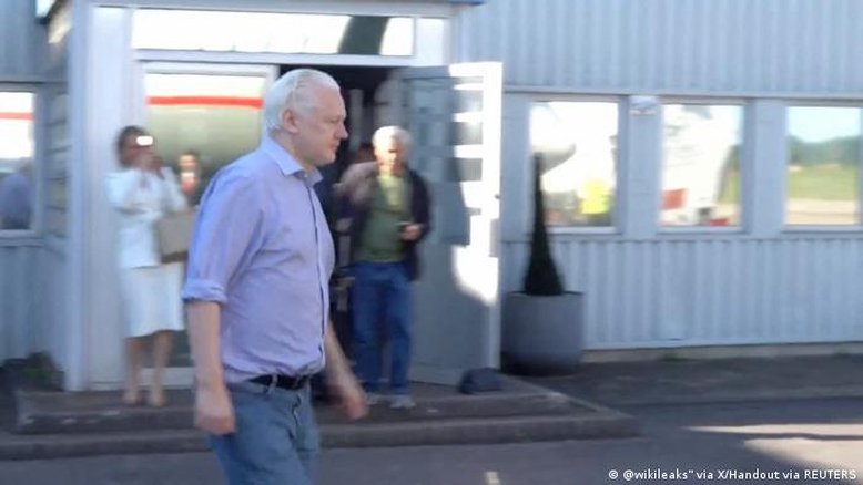 Assange deixa prisão no Reino Unido após acordo com os EUA