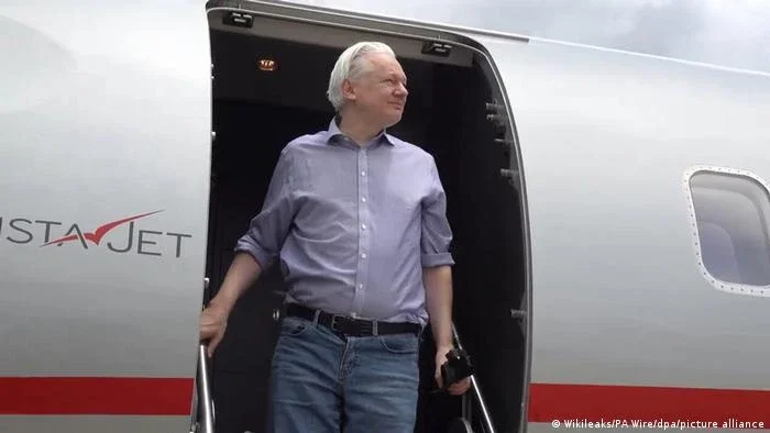 Julian Assange, um homem livre