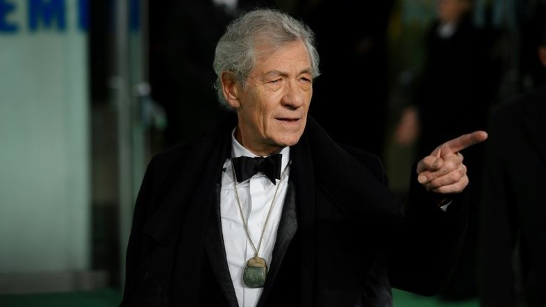 Ator Ian McKellen, de 85 anos, sofre queda em teatro de Londres
