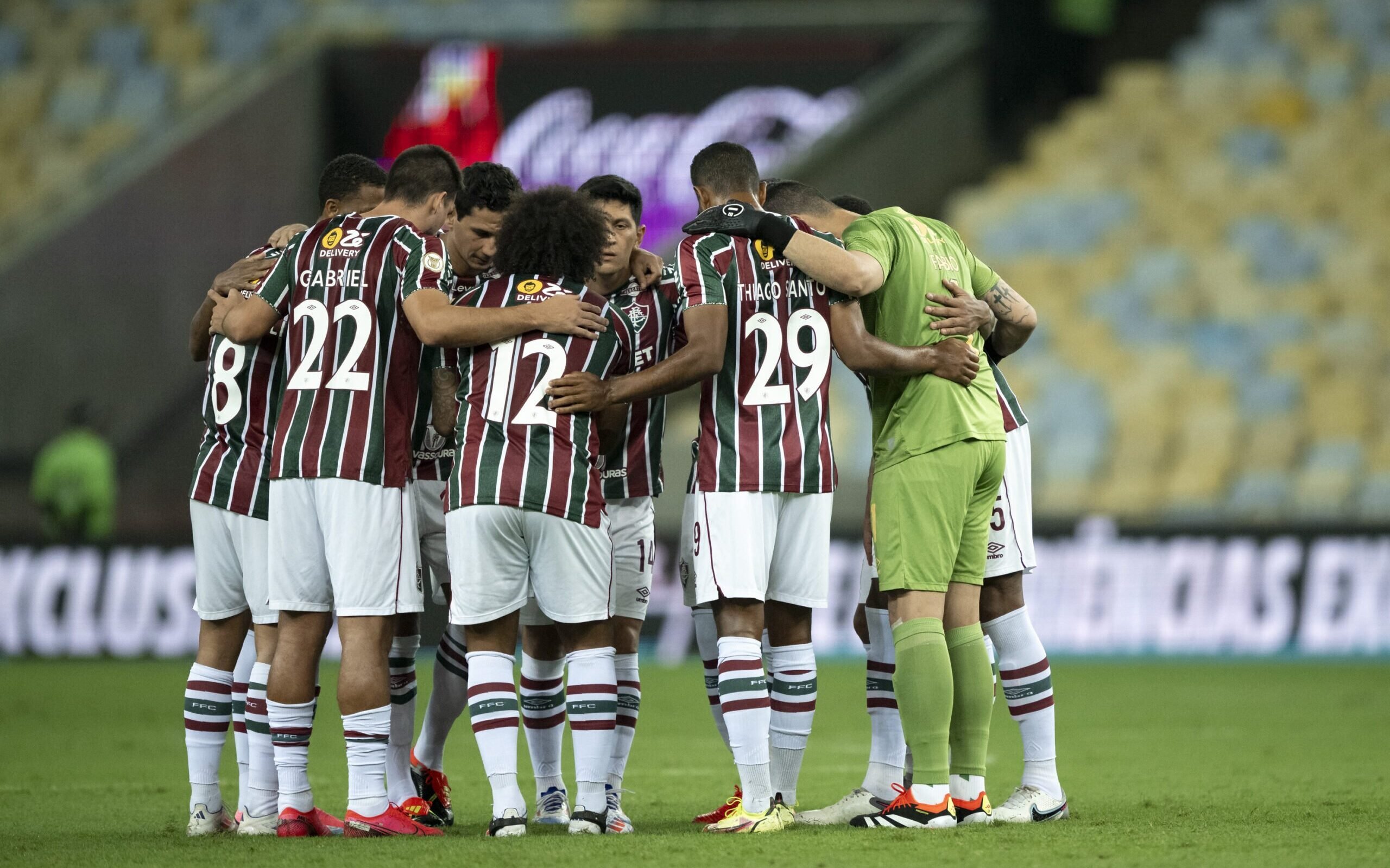 No 1º jogo sem Diniz, Fluminense perde para o Vitória e se afunda na lanterna do Brasileiro