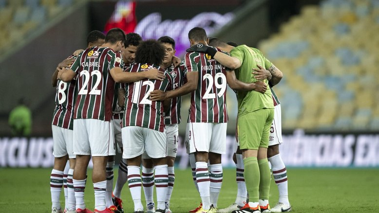 No 1º jogo sem Diniz, Fluminense perde para o Vitória e se afunda na lanterna do Brasileiro