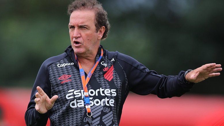 Presidente do Athletico-PR detona técnico Cuca após pedido de demissão: 'Nos usou e nos traiu'