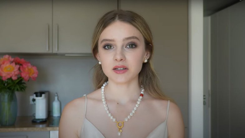 A youtuber ucraniana Olga Loiek