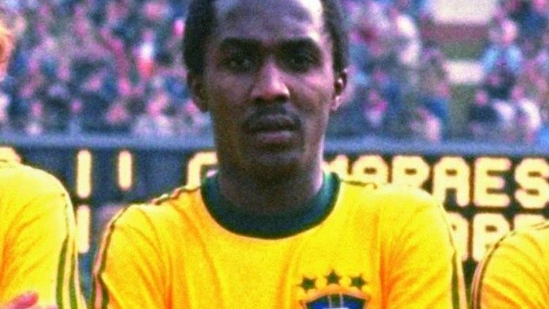Amaral, ex-zagueiro da seleção e ídolo do Guarani, morre aos 69 anos. Foto: Reprodução/X/@SantosFC