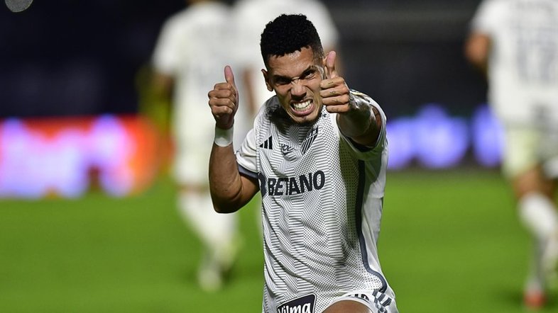 Atlético-MG supera desfalques e vence Red Bull Bragantino de virada fora de casa