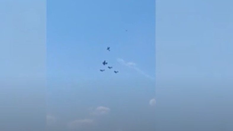 Piloto morre após colisão de aviões em show aéreo em Portugal