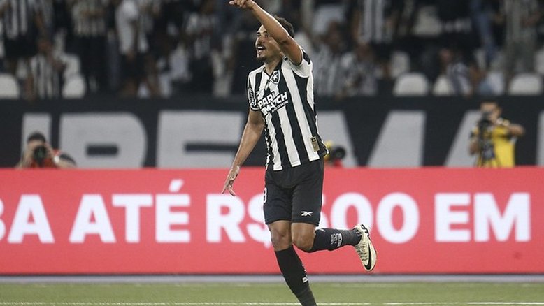 Botafogo derrota o Red Bull Bragantino, de virada, com 2 gols de Eduardo e chega aos 23 pontos