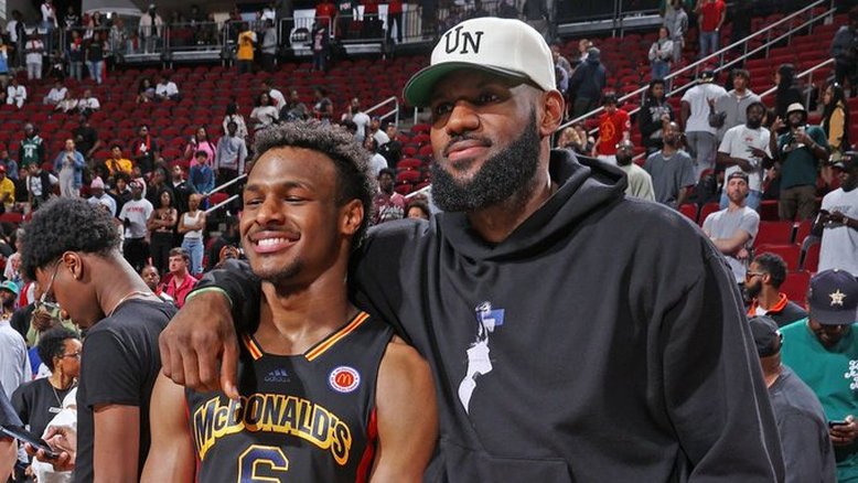 Lakers escolhem Bronny James no draft e LeBron realizará o sonho de jogar com o filho na NBA